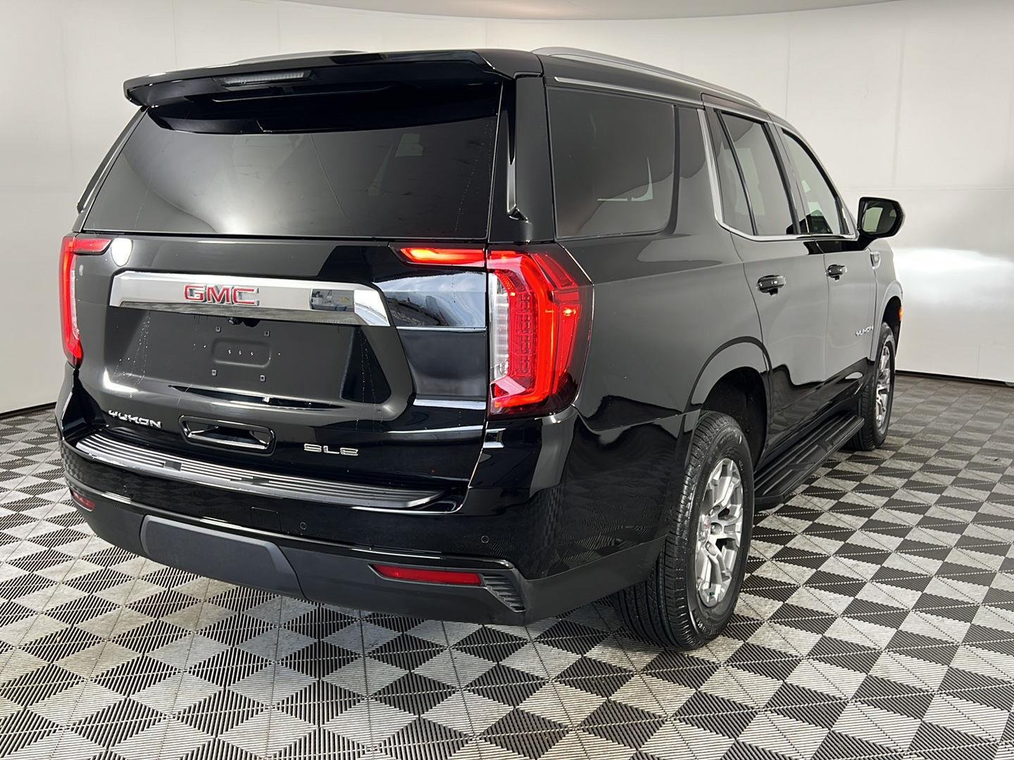 Used 2023 Onyx Black GMC SLE image 17