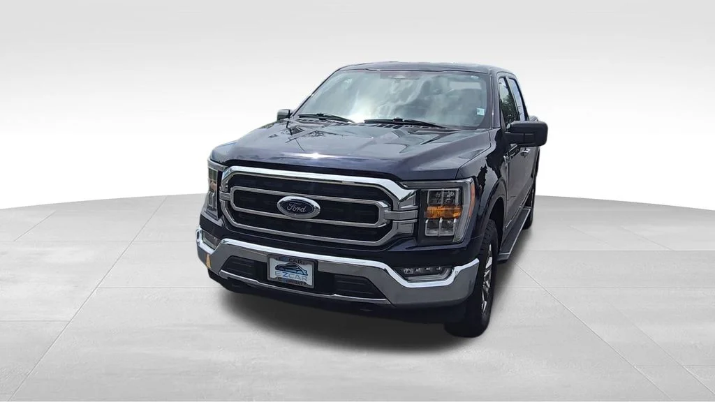 Used 2023 Blue Metallic Ford XLT image 3