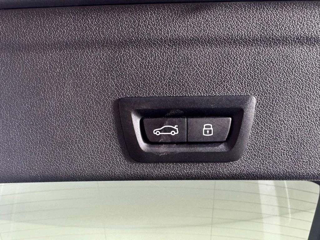 Certified Used 2024 Gray BMW xDrive40i image 25