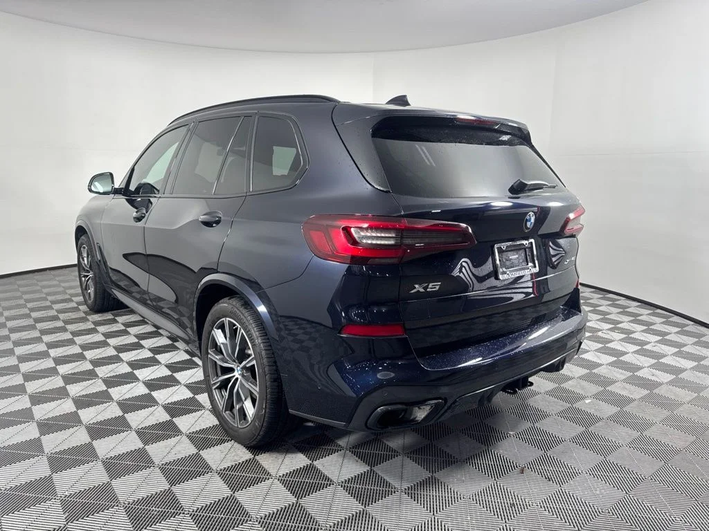 Used 2022 Black BMW xDrive40i image 7