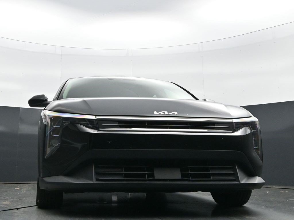 Used 2025 Aurora Black Pearl Kia LXS image 33