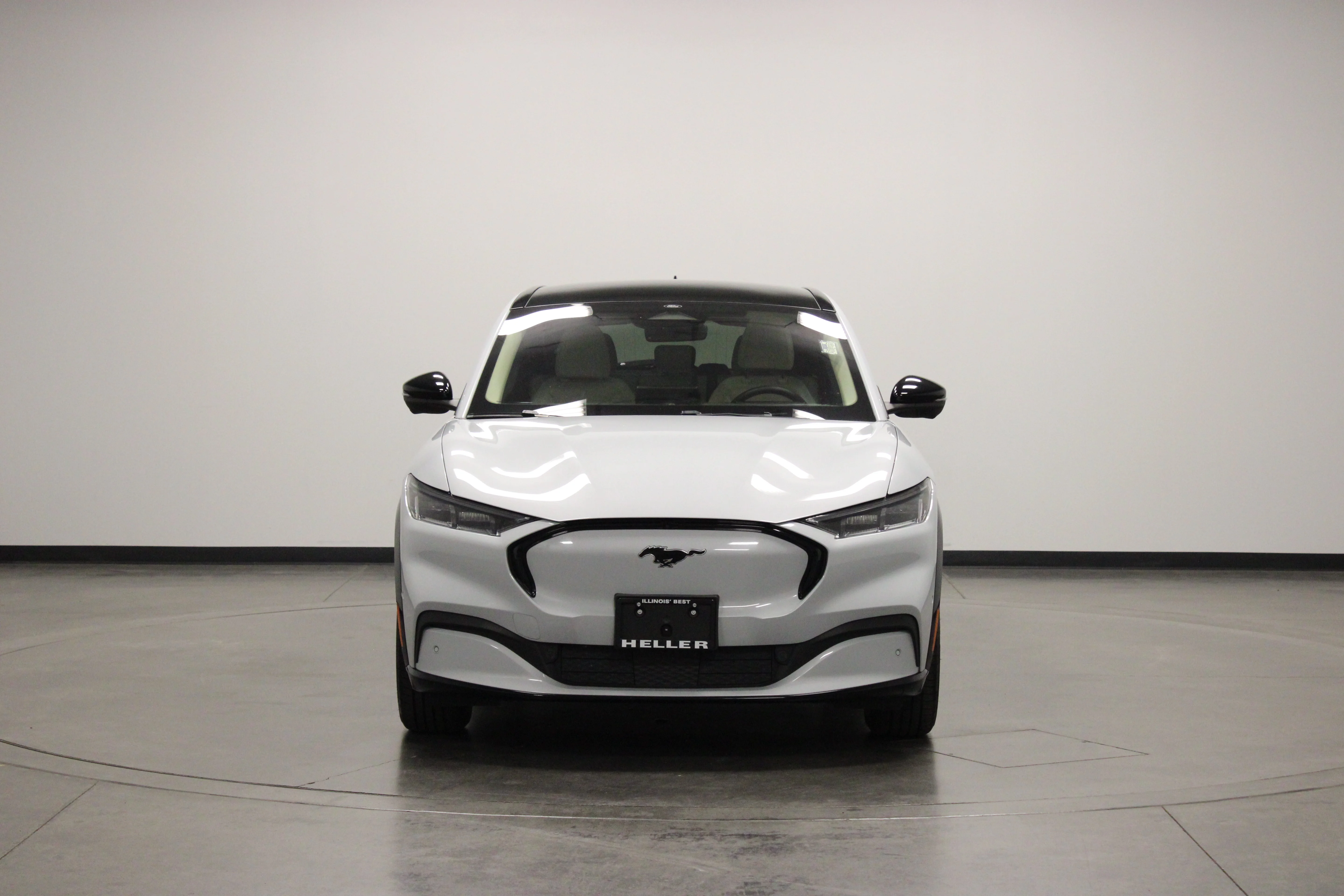 Used 2023 White Metallic Ford Premium image 3