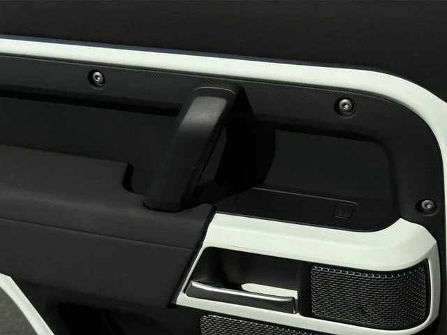 Used 2023 White Land Rover S image 19