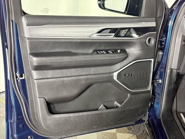New 2026 Fathom Blue Pearlcoat Jeep Grand Wagoneer image 10