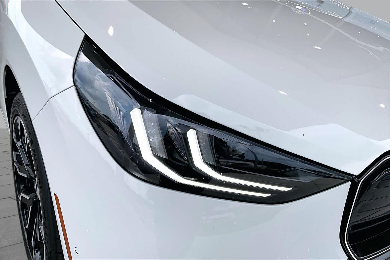 Certified Used 2026 Alpine White BMW M50 xDrive image 26