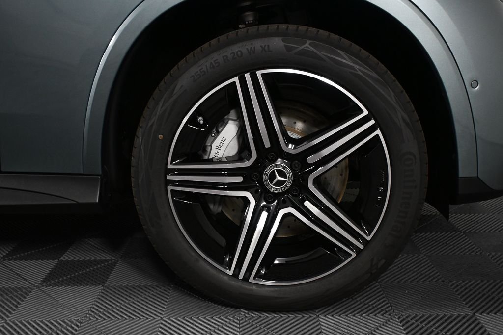New 2026 Verde Silver Metallic Mercedes-Benz GLC 300 image 36