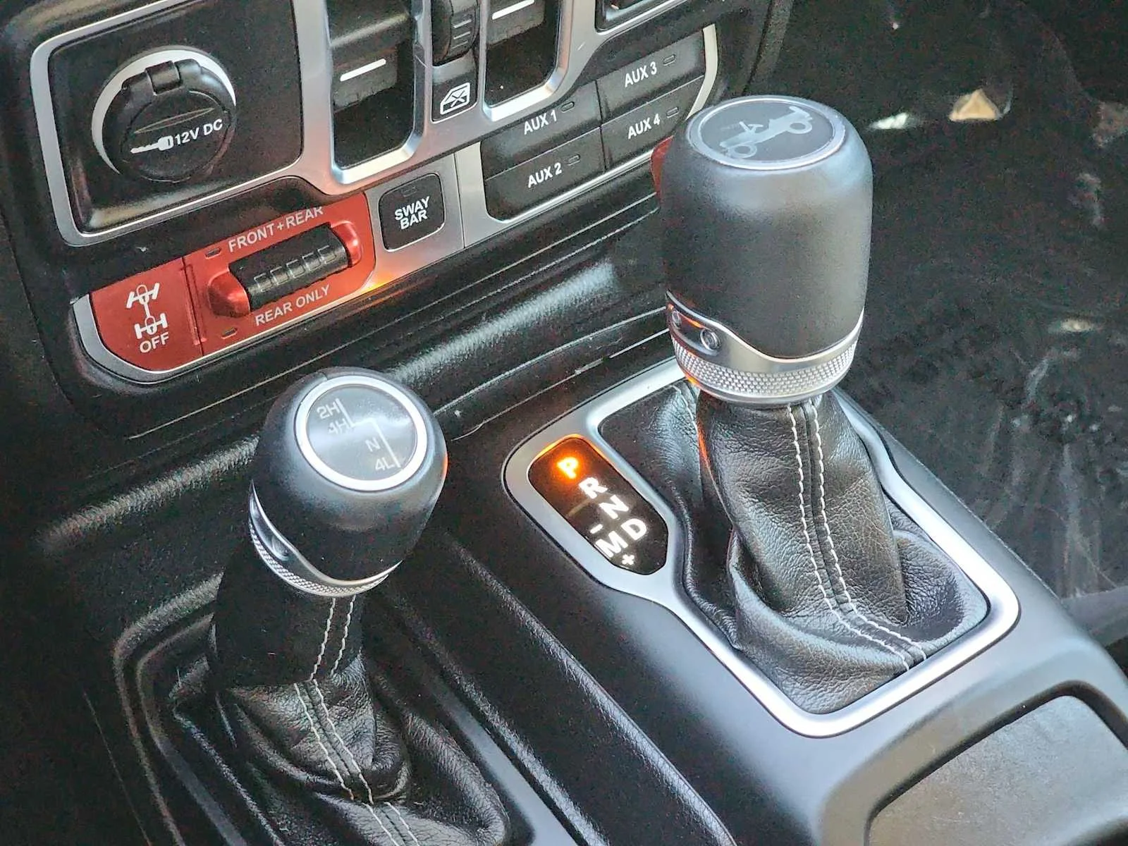 Used 2019 Bright White Clearcoat Jeep Rubicon image 16