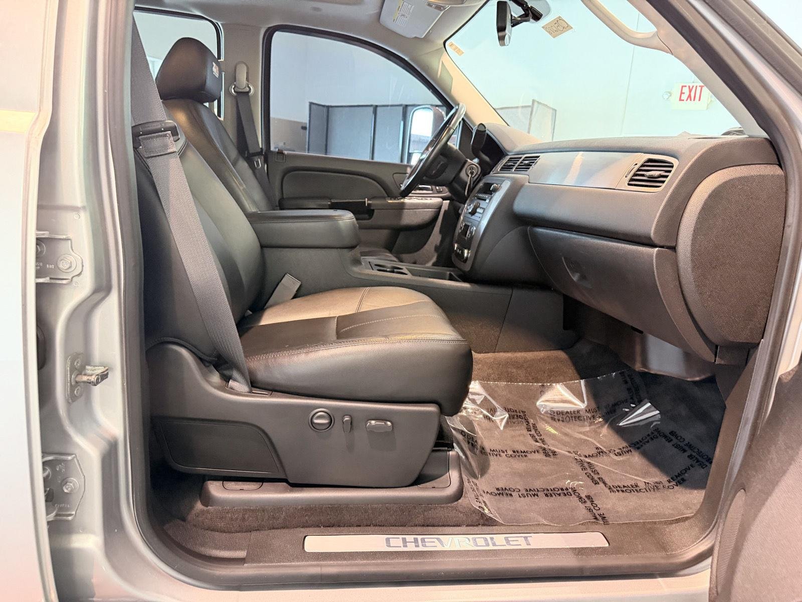 Used 2014 Silver Ice Metallic Chevrolet LTZ image 28