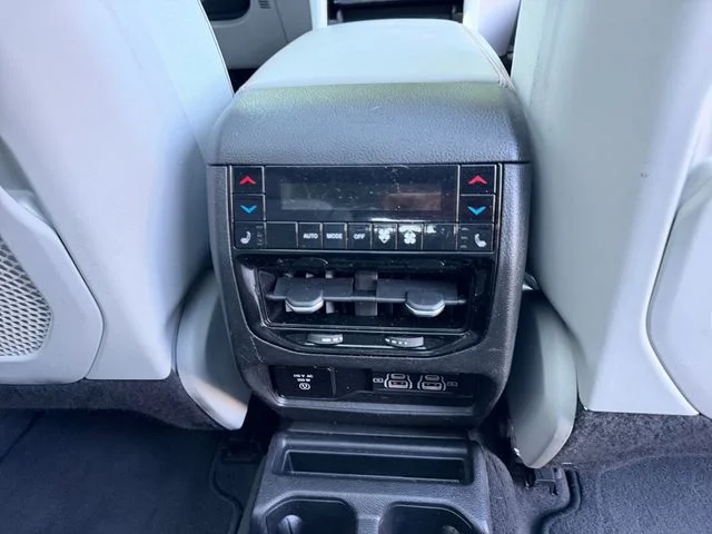 Used 2021 Diamond Black Crystal Pearlcoat Jeep Overland image 37