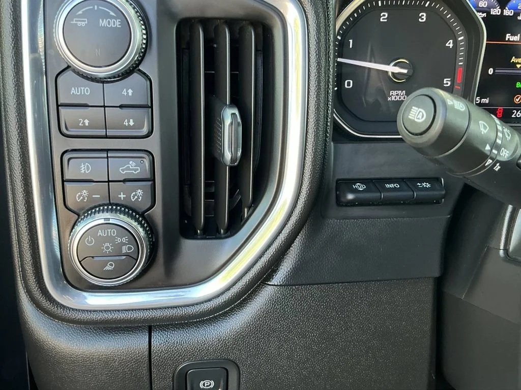 Used 2021 WHITE FROST TRICOAT GMC Denali image 26