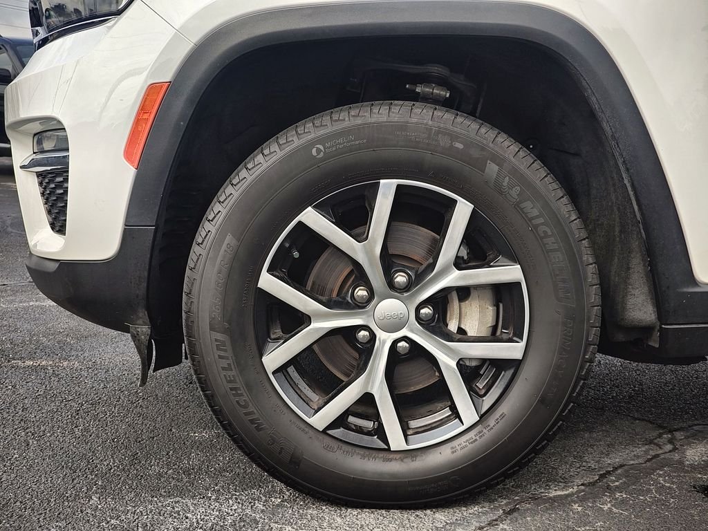Used 2024 White Jeep Limited image 10