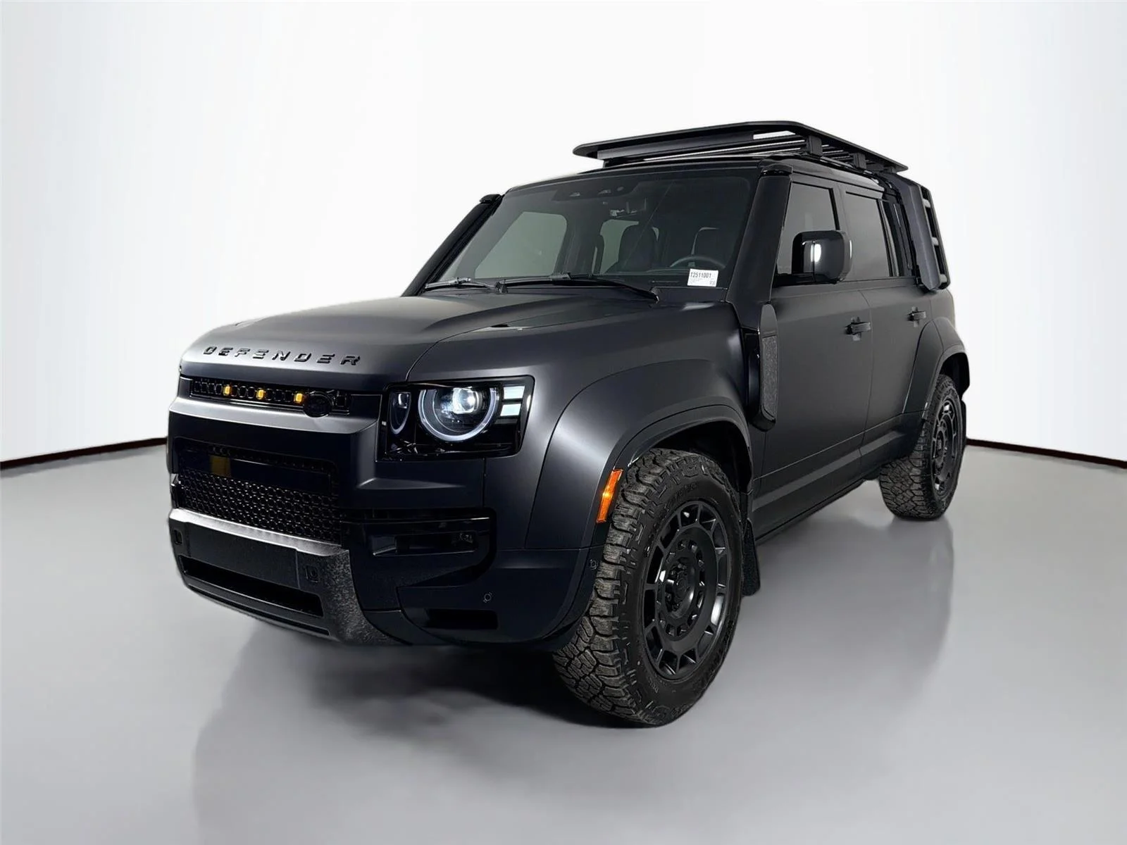 2026 Land Rover Defender 110 OCTA Black P635's photo