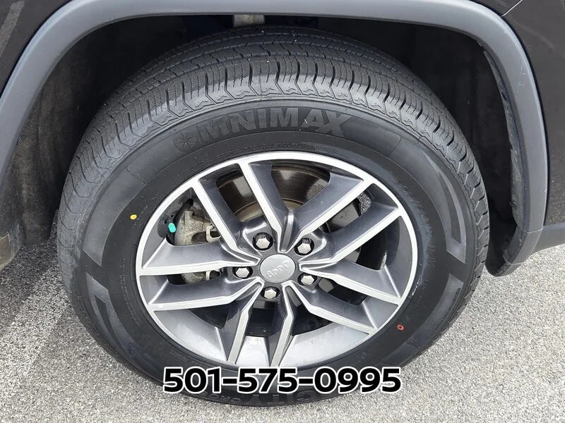 Used 2017 Diamond Black JEEP LIMITED 4X4 image 17