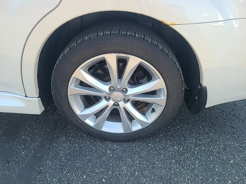 Used 2014 White Subaru 2.5i image 9