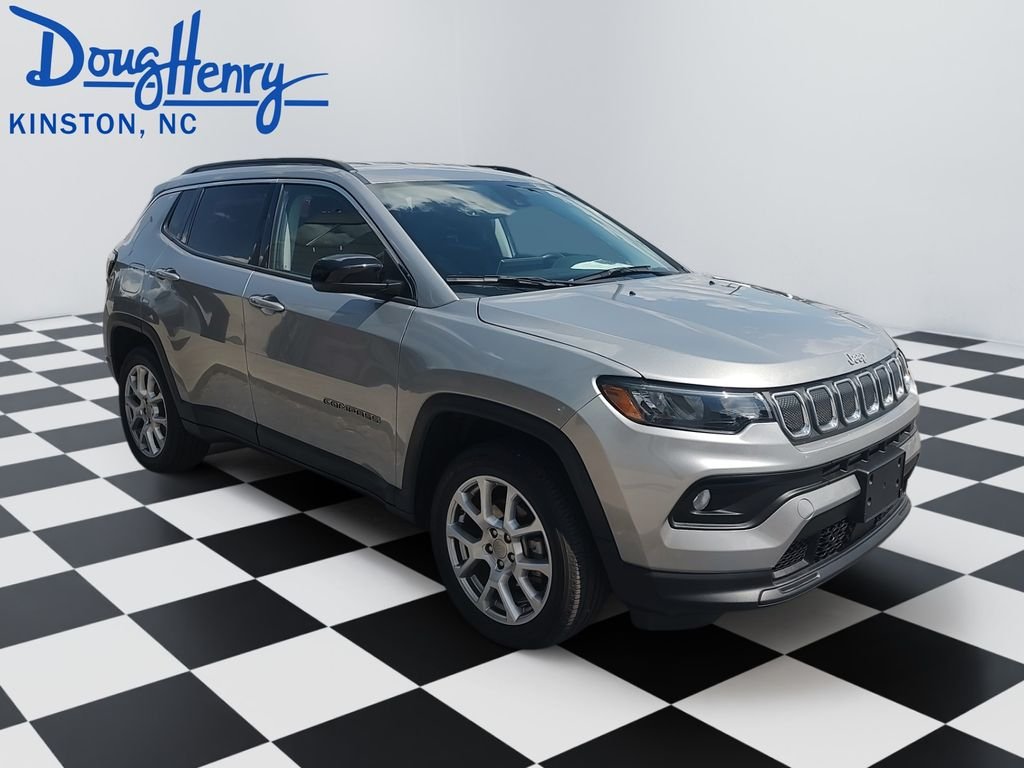 Used 2022 Silver Jeep Latitude Lux image 7