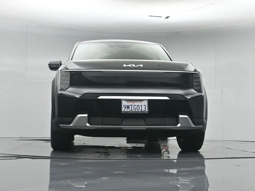 Used 2024 Black Kia Light Long Range image 50