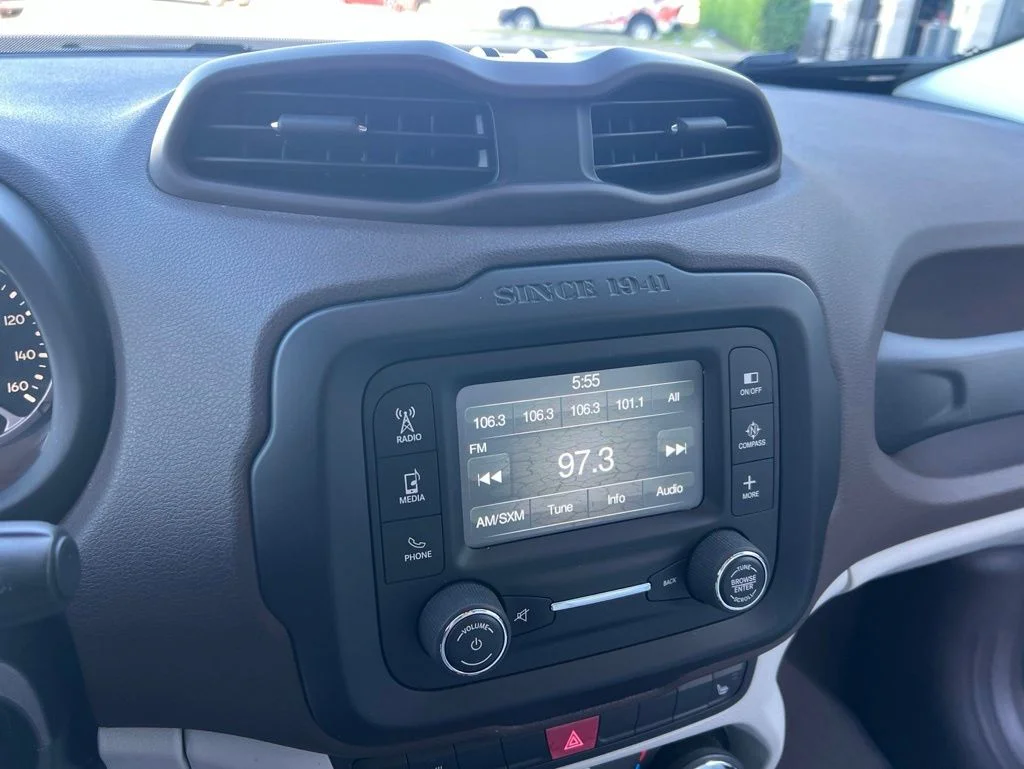 Used 2015 Silver Jeep Limited image 37