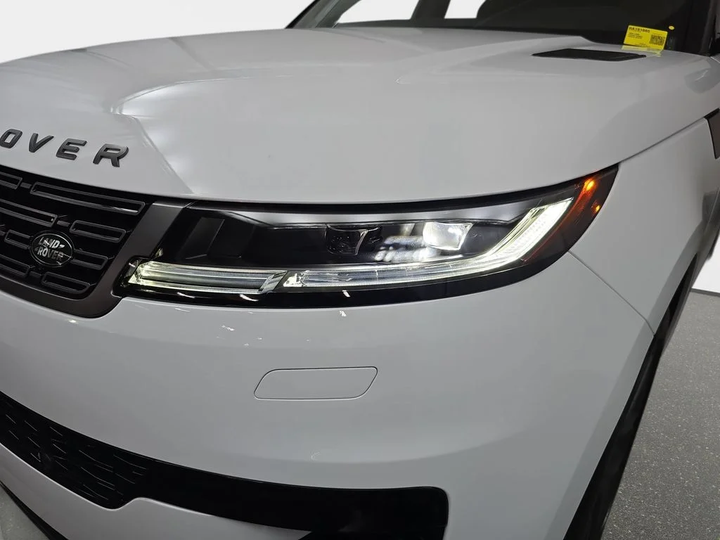 Used 2024  Land Rover SE image 32