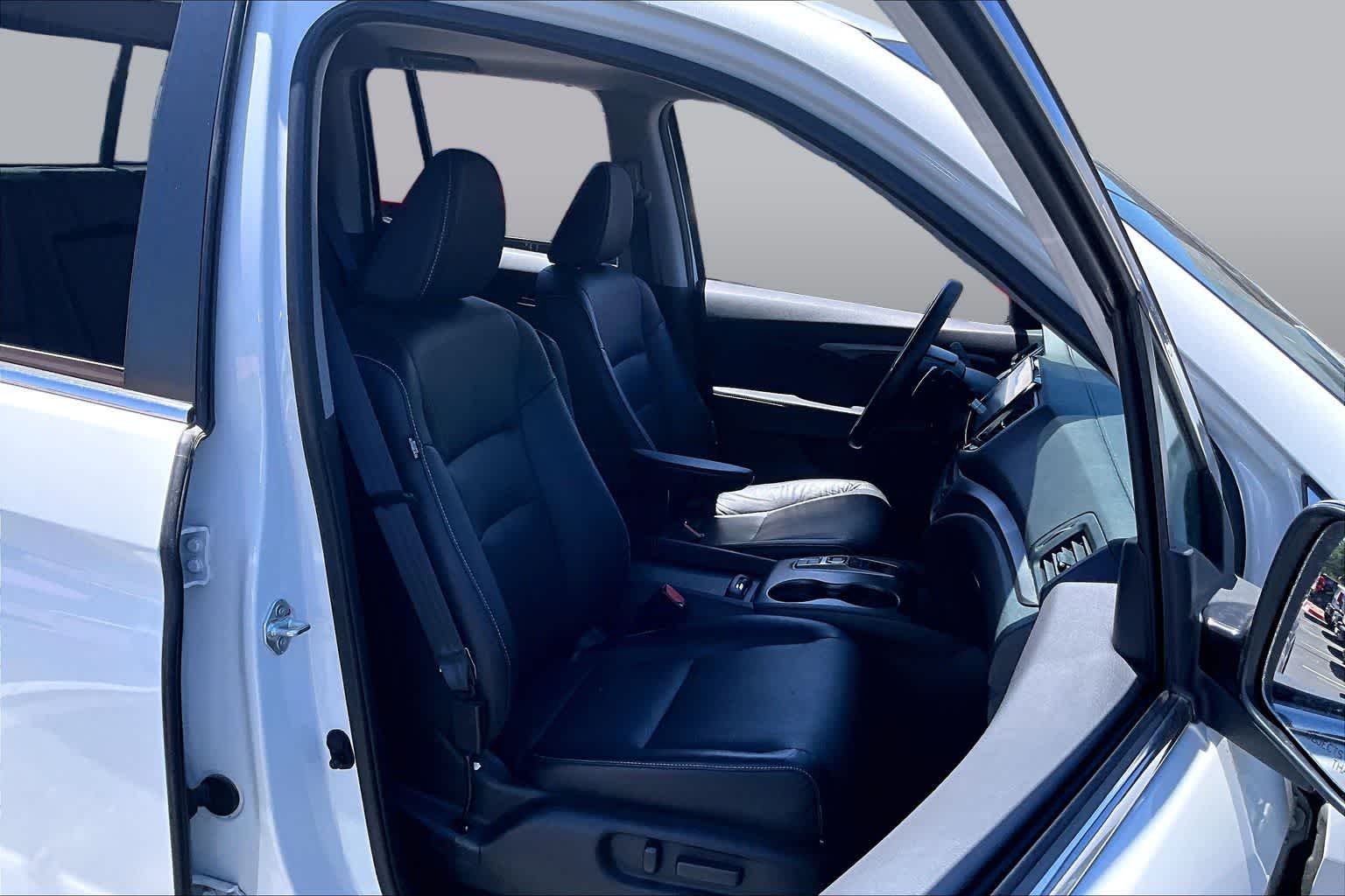 Used 2023 Platinum White Pearl Honda RTL image 7