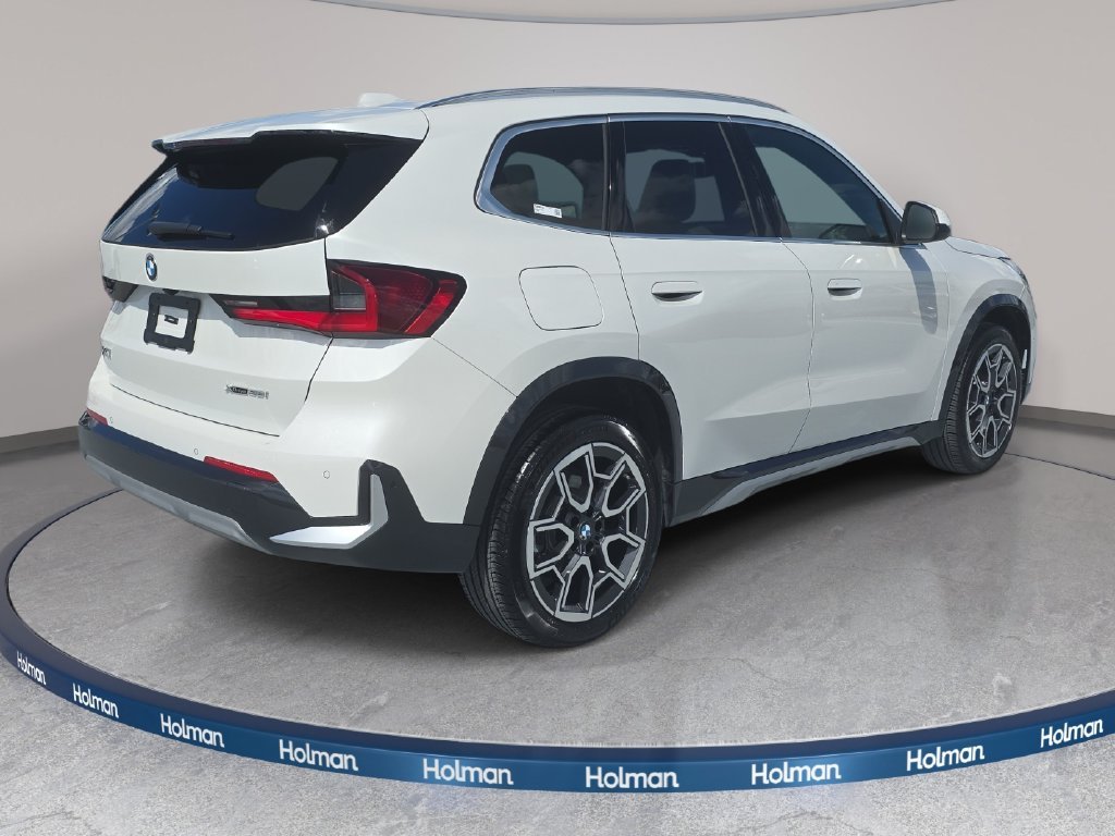 Used 2026 Mineral White Metallic BMW xDrive28i image 5