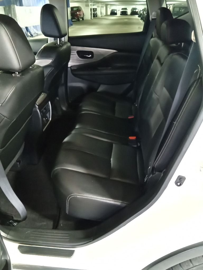 Used 2018 Pearl White Nissan Platinum image 10