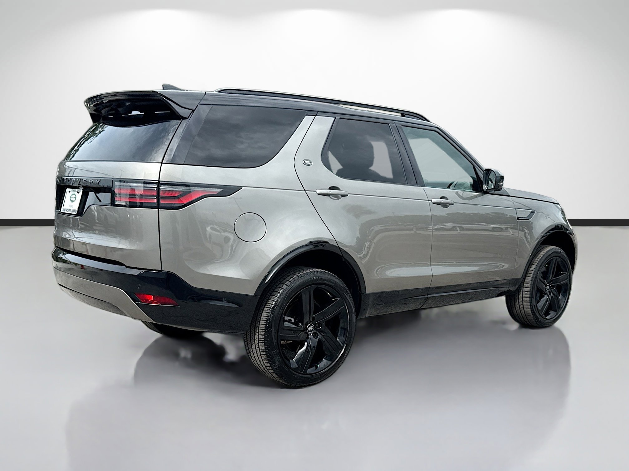 Certified Used 2025 Silver Land Rover Dynamic SE image 5