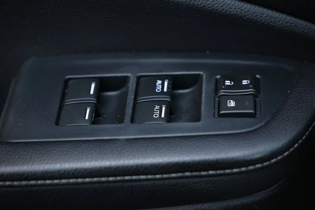 Used 2023 Sonic Gray Pearl Honda RTL image 18