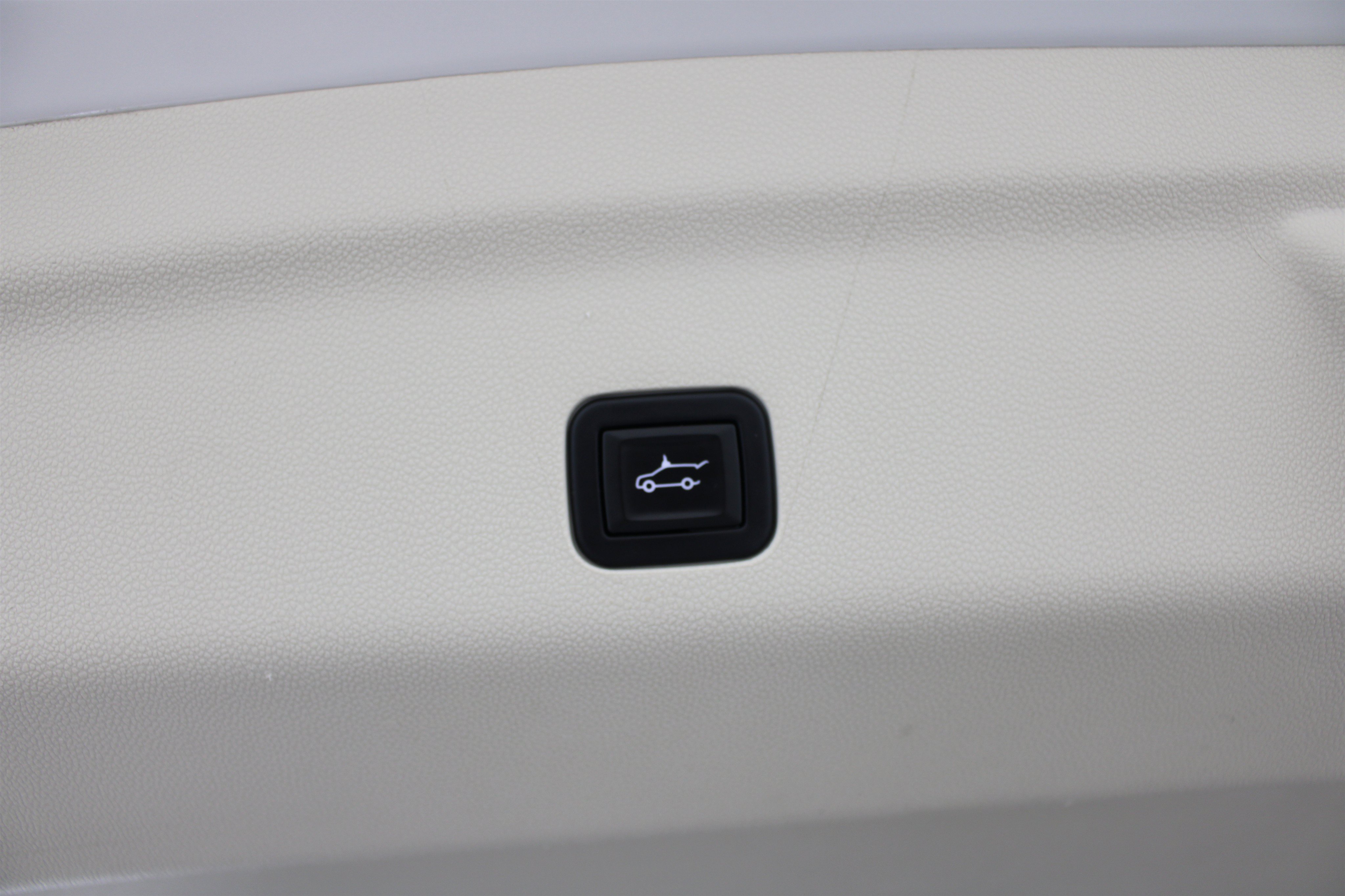 Used 2023 Crystal White Tricoat Cadillac 4WD Sport Platinum image 28