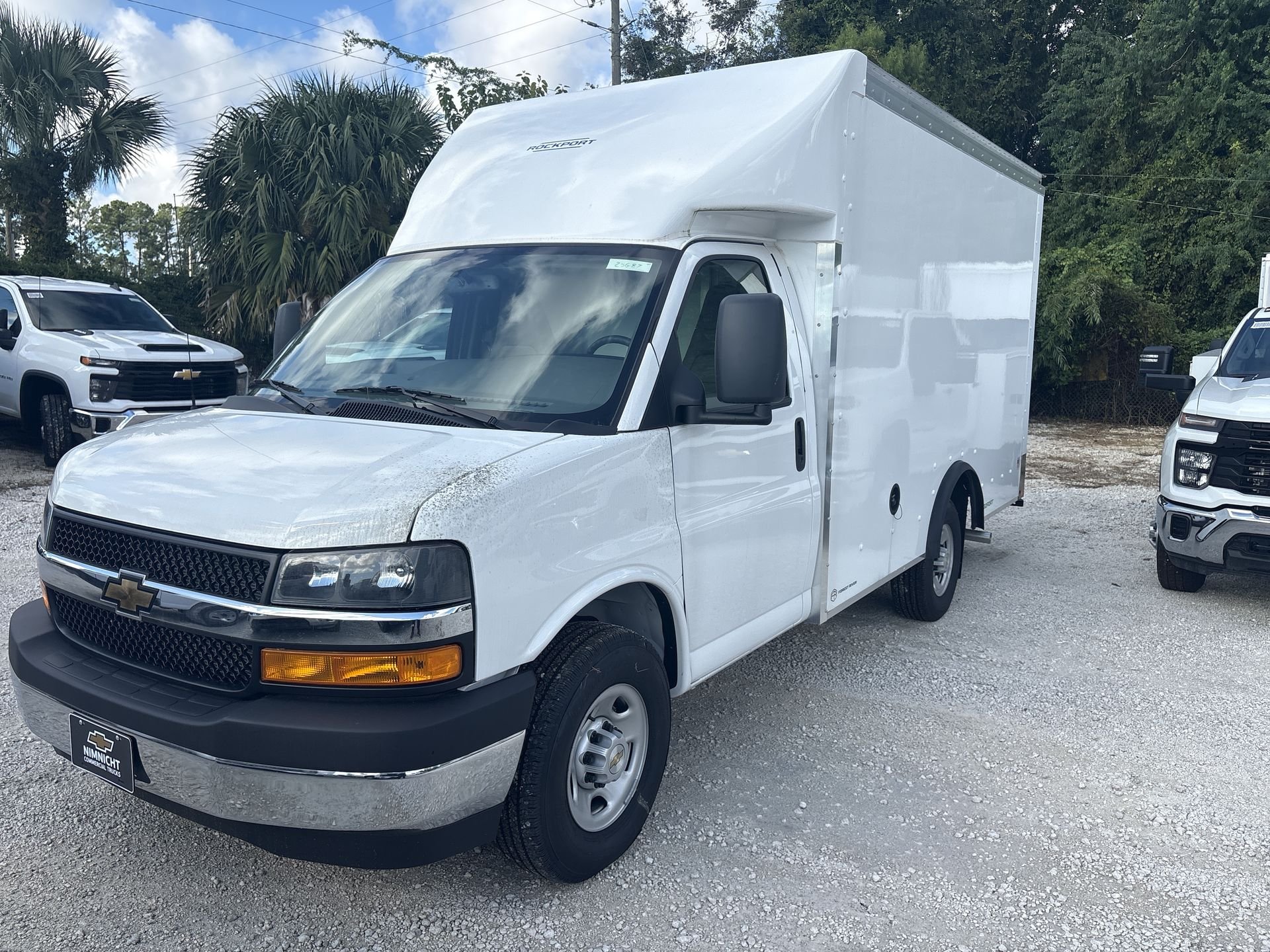 2025 Chevrolet Express Cutaway Base