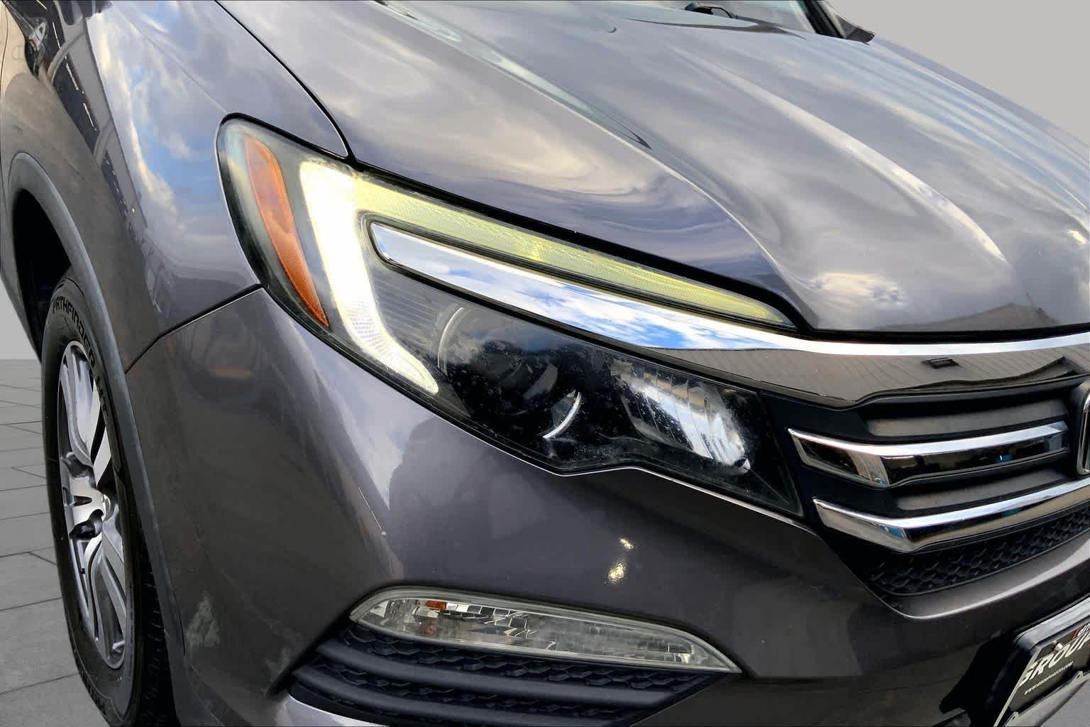 Used 2017 Crystal Black Pearl Honda EX-L image 28
