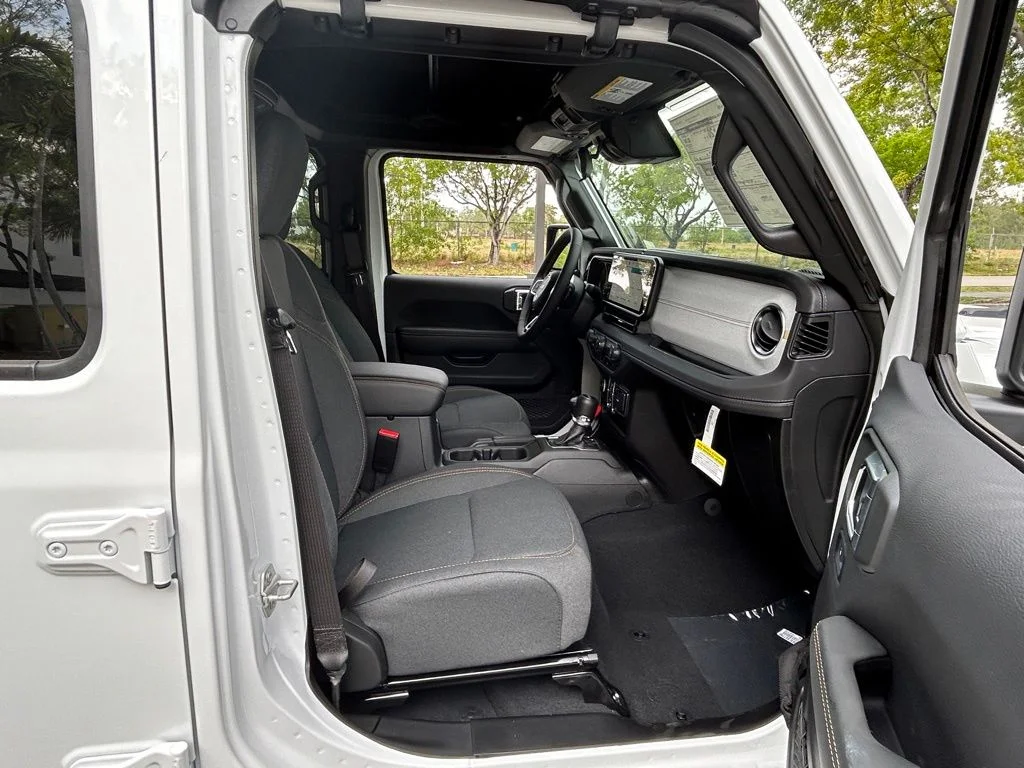 Used 2024 White Jeep Sahara image 18