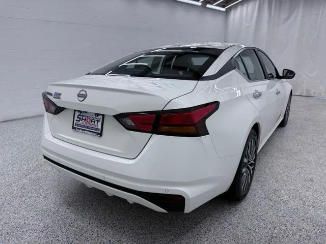 Used 2025 White Nissan 2.5 SV image 2