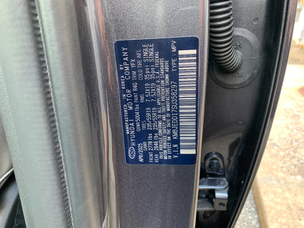 Used 2025 Titan Gray Hyundai Limited image 24