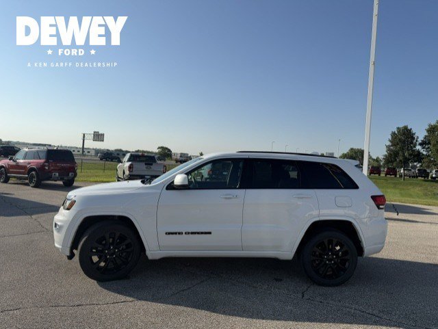 Used 2017 Bright White Clearcoat Jeep Altitude image 4