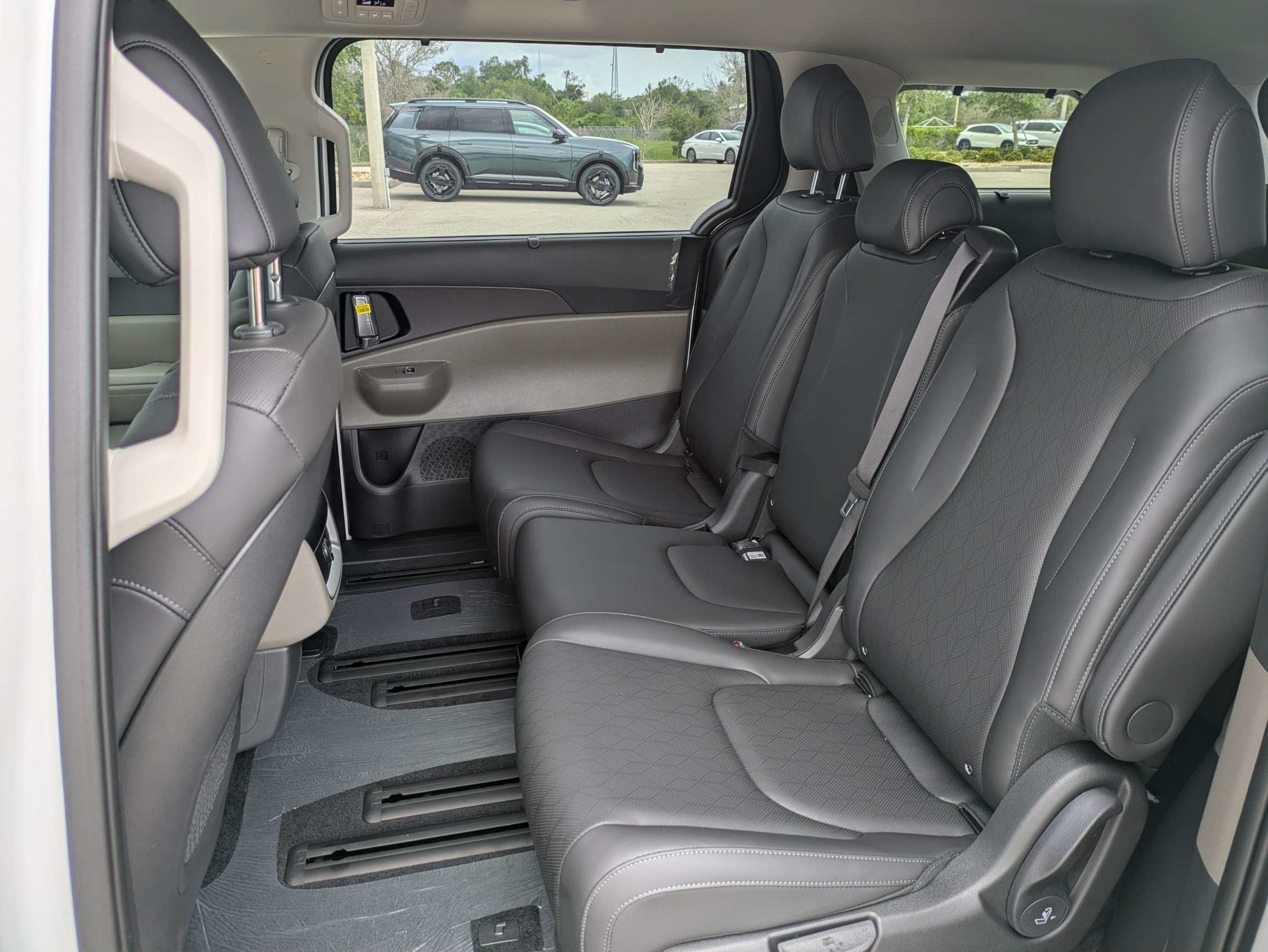 New 2026 Snow White Pearl Kia EX image 16