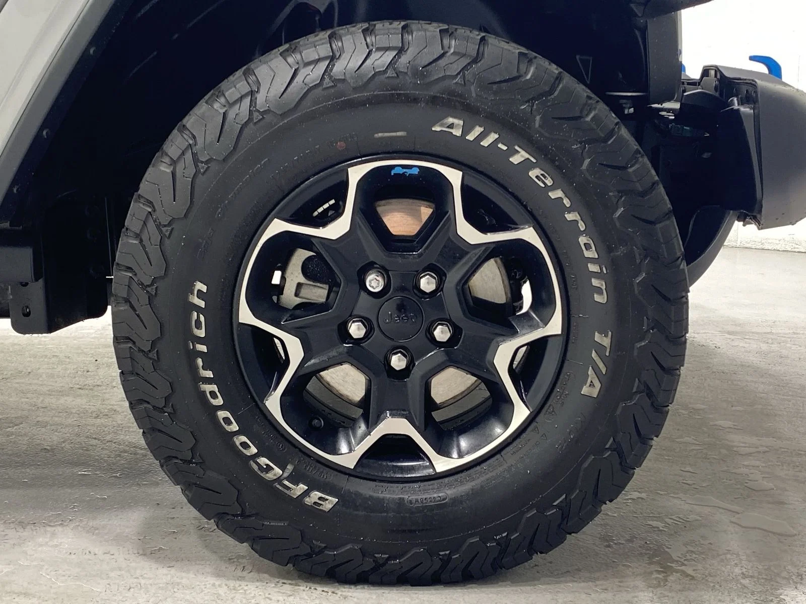 Used 2023 Gray Jeep Rubicon 4xe image 10