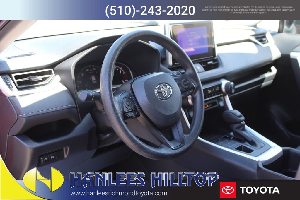 2025 Toyota RAV4 XLE - Photo 11