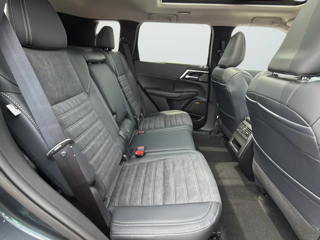 New 2026 Gray Mitsubishi SE image 10