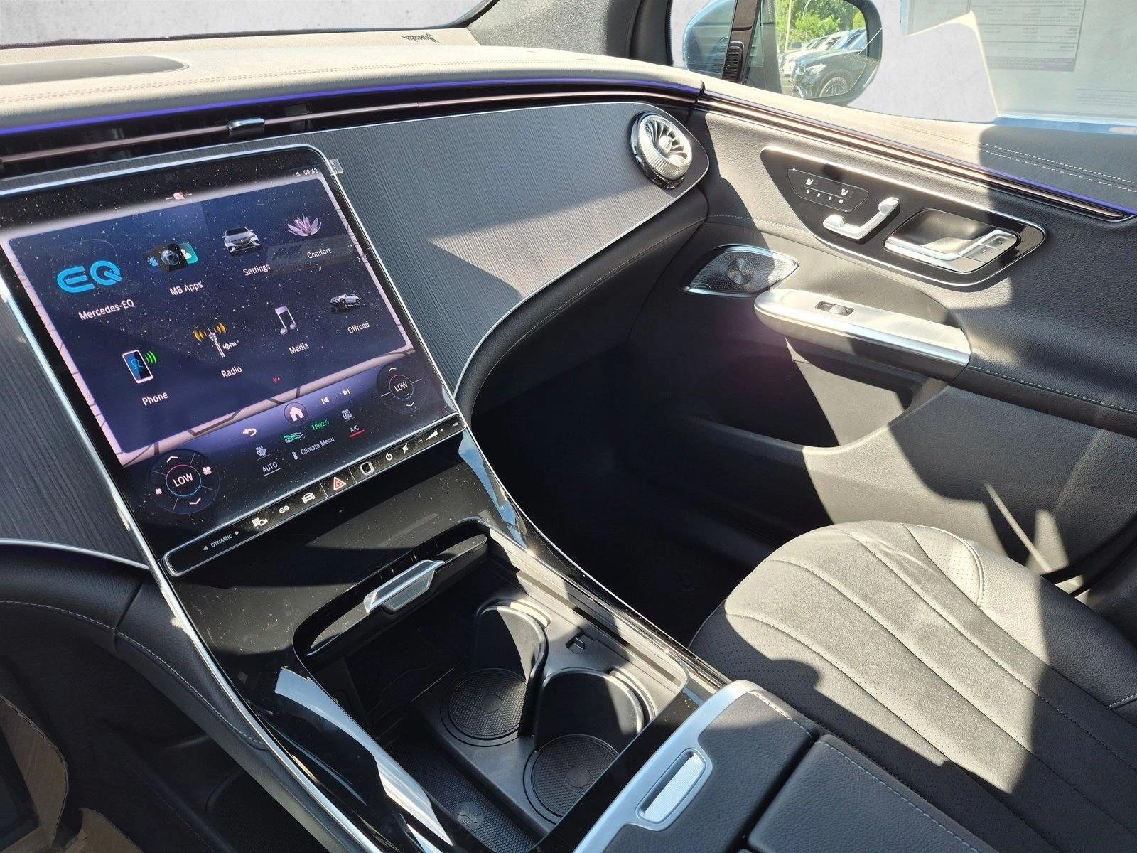 New 2026 Selenite Grey Metallic Mercedes-Benz EQE320 image 14