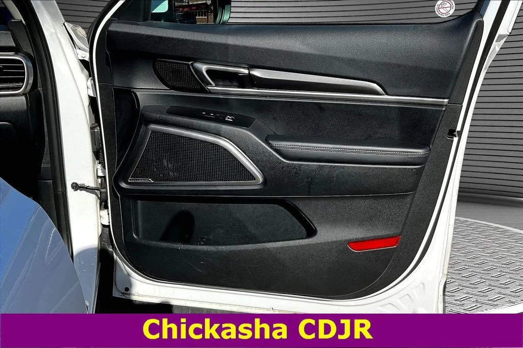 Used 2025 White Kia S image 28