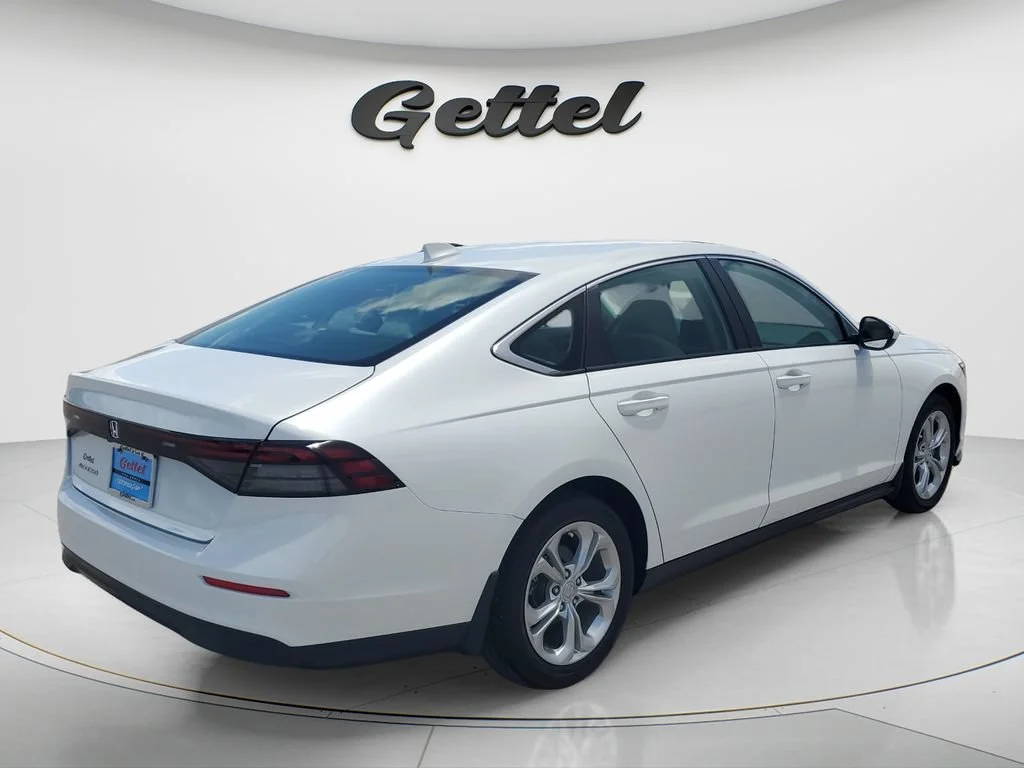 Used 2023  Honda LX image 5