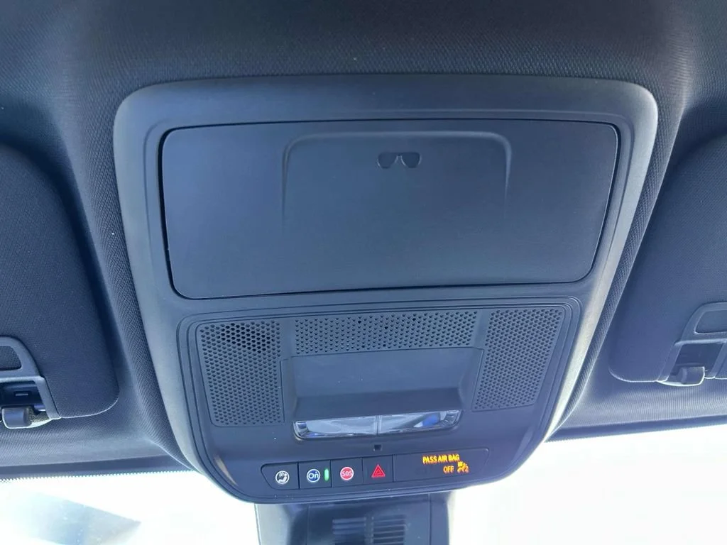 New 2027 Summit White GMC Elevation image 24