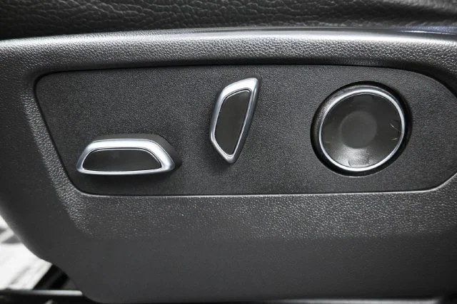 Used 2025 Sterling Metallic GMC Denali image 11
