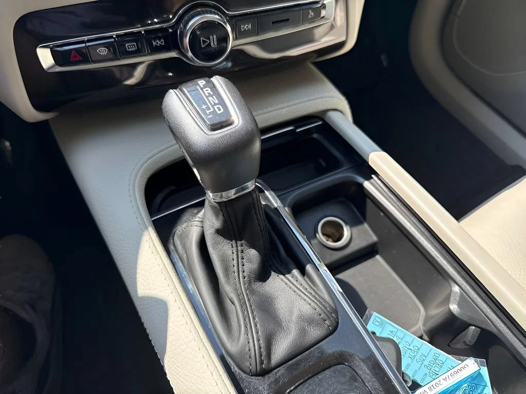 Used 2018  Volvo Momentum image 19