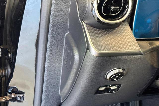 New 2026 Black Mercedes-Benz GLC 300 image 40