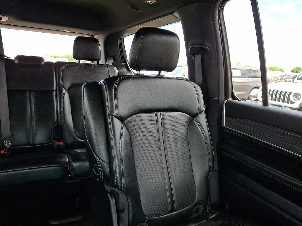 Used 2023 Diamond Black Crystal Pearlcoat Jeep Series III image 21