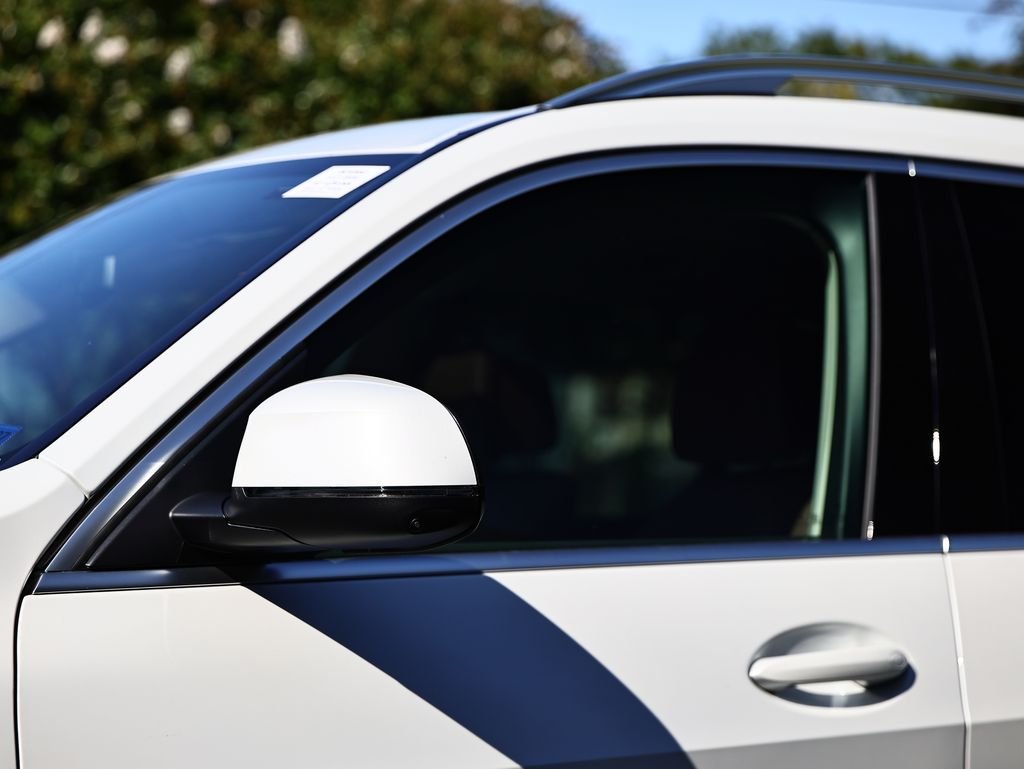 New 2027 Mineral White Metallic BMW xDrive40i image 11