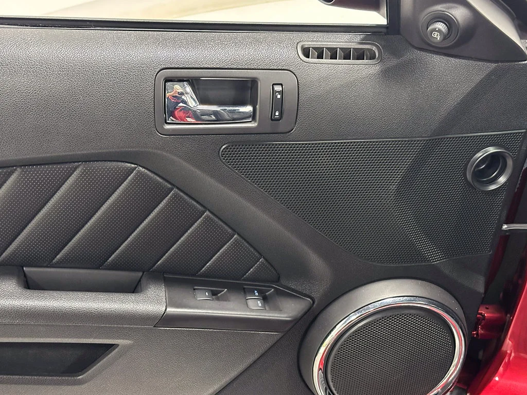 Used 2010 Red Ford V6 image 66