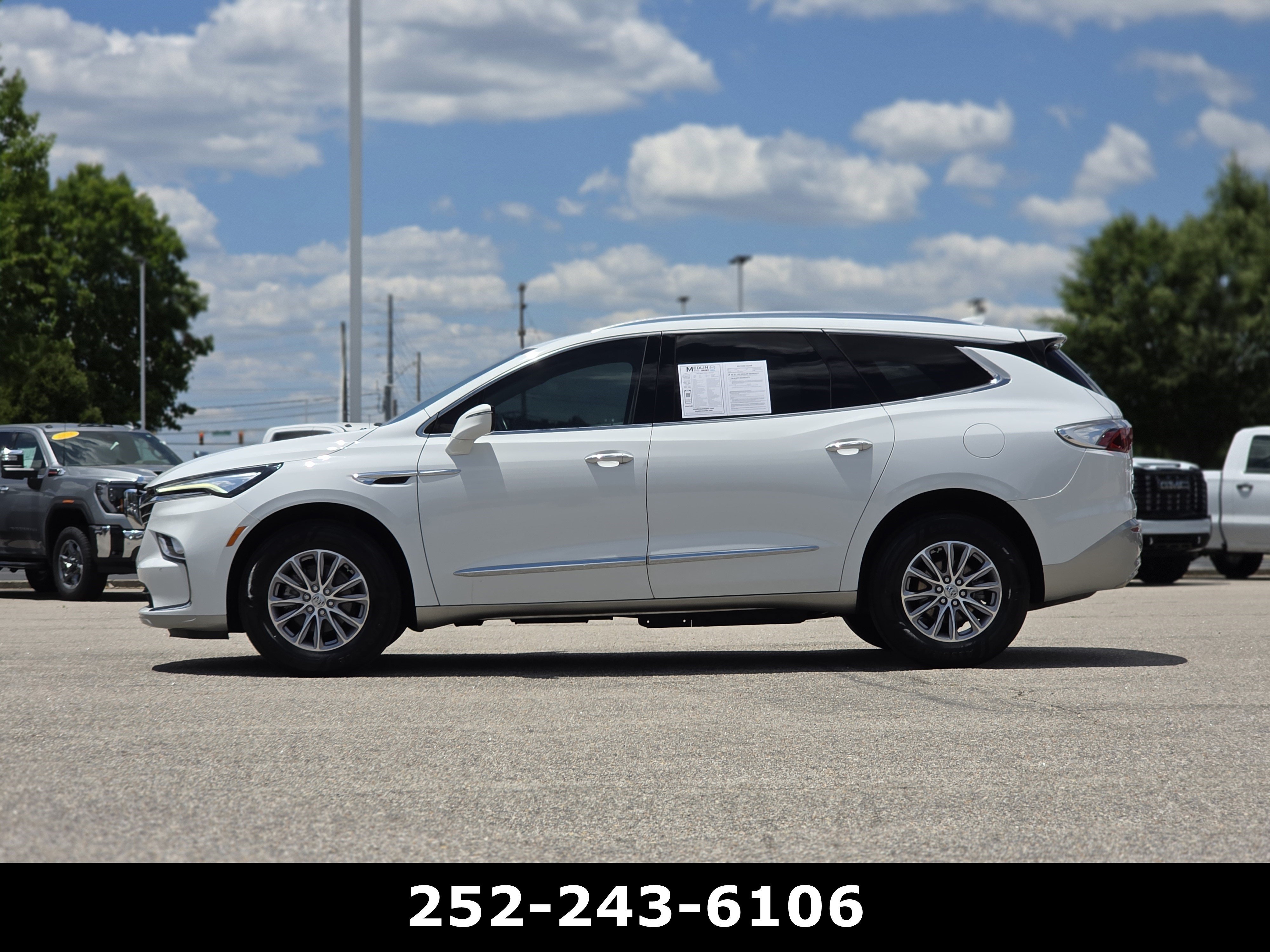 Used 2023 Summit White Buick Essence image 4