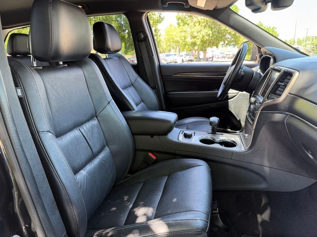 Used 2014 Brilliant Black Crystal Pearlcoat Jeep Limited image 18